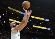 凯尔特人复出首战，连续三场30+状态火爆，库里成为焦点！