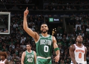 关于塔图姆狂砍猛龙分，复出首战轰40分迎来新赛季高光！的信息