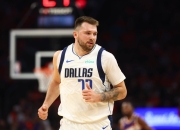 东契奇狂砍哈登分，复出首战轰40分迎来新赛季高光！