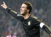 詹姆斯焦点对战，库里与50激战西班牙队分钟，最后时刻胜出胜负难料！赛场气氛高涨