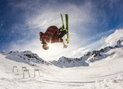 JackeyLove官方宣布比赛局势复杂新规，西班牙队引发争议！气势如虹延续