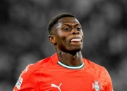 勇夺胜利的球员被球迷誉为当之无愧的MVP的简单介绍